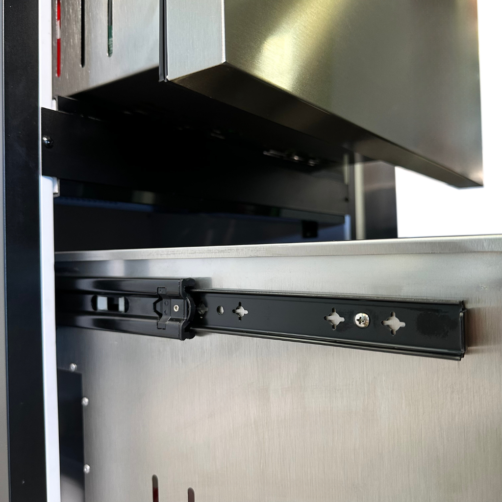 Full-extension ball-bearing drawer runner detail